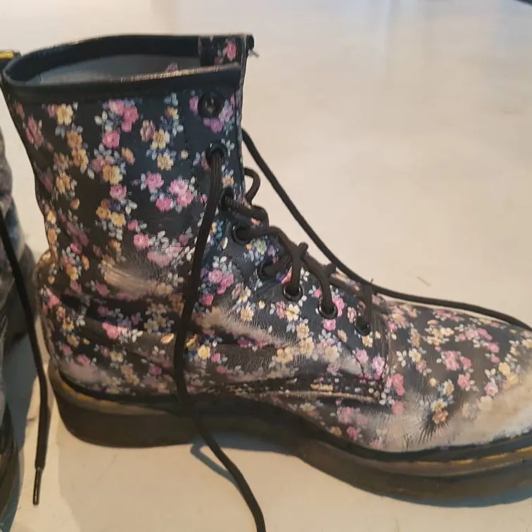 1460 Doc Martens - black and floral print photo 4