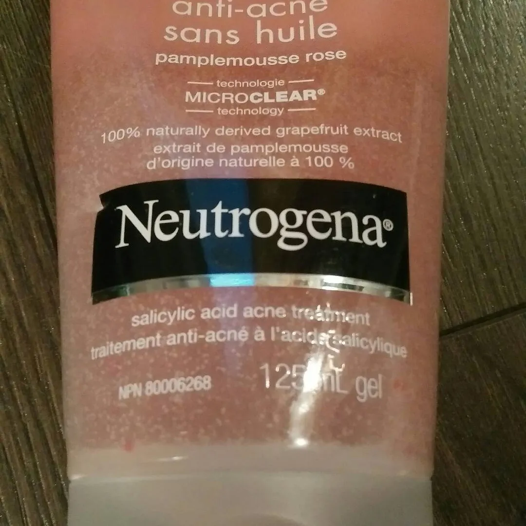 Neutrogena Oil Free Acne Wash Grapefruit Foaming Scrub photo 1