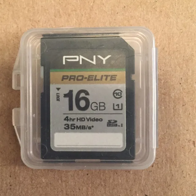 16GB SD Memory Card photo 1