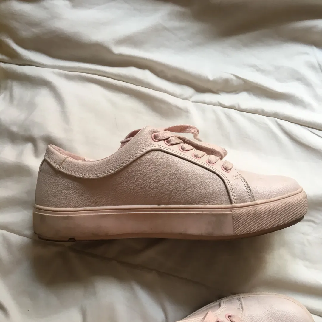 baby pink sneakers photo 3