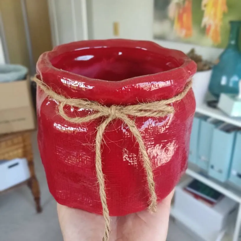 Red Porcelain/Clay Plant Pot photo 1