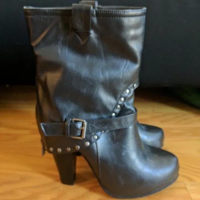 Size 8.5 High Heel Boot photo 1