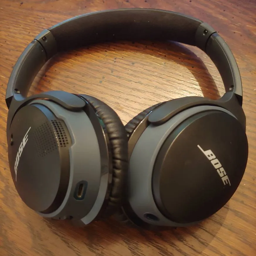 Bose Soundlink II Over Ear Wireless Headphones photo 1