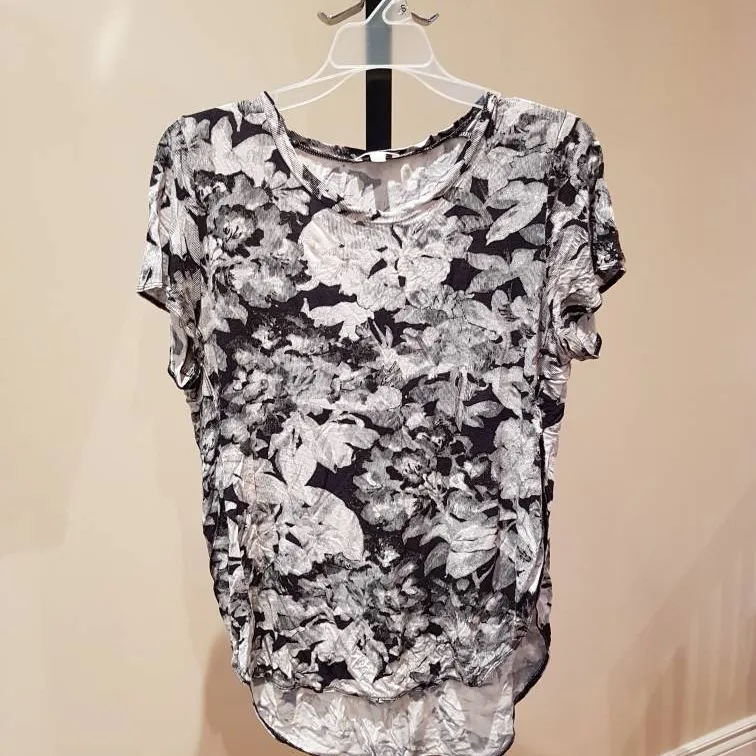 Wilfred Floral T-shirt Size Medium photo 1