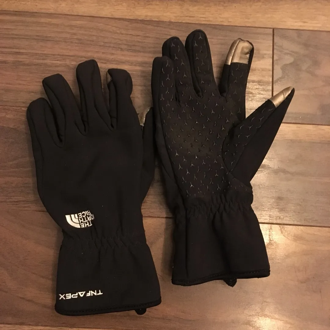 Men’s North Face Gloves photo 1
