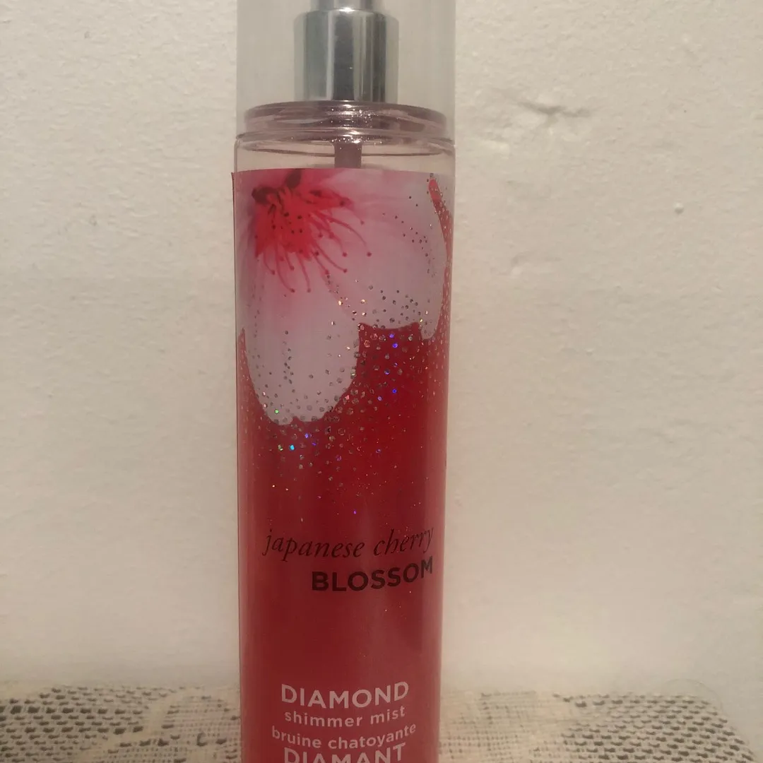 Bath And Body Works Japanese Cherry Blossom Shimmer Mist photo 1
