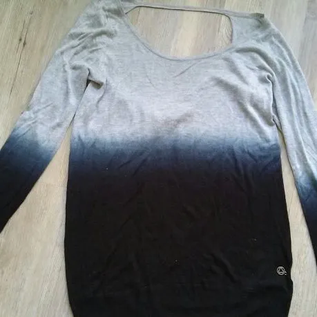 Titika Activewear Pullover - S photo 1