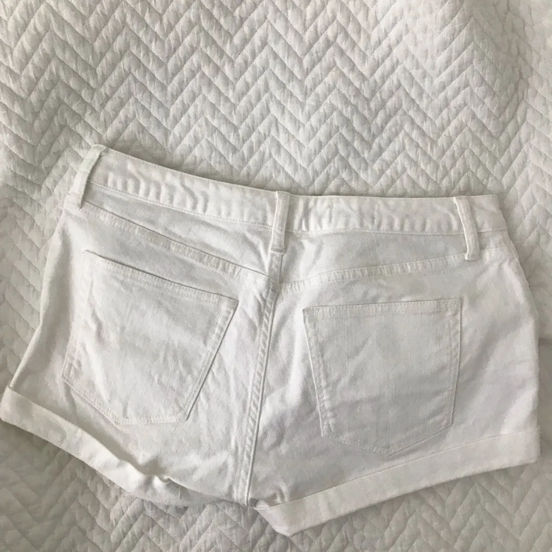 gap white jean shorts size 29 photo 3