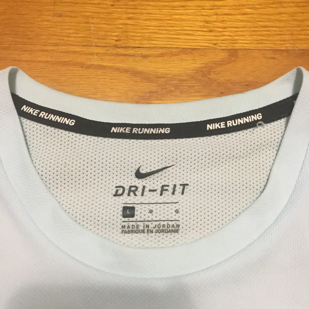 Nike Dri-Fit Running/Exercise Shirt Large photo 3