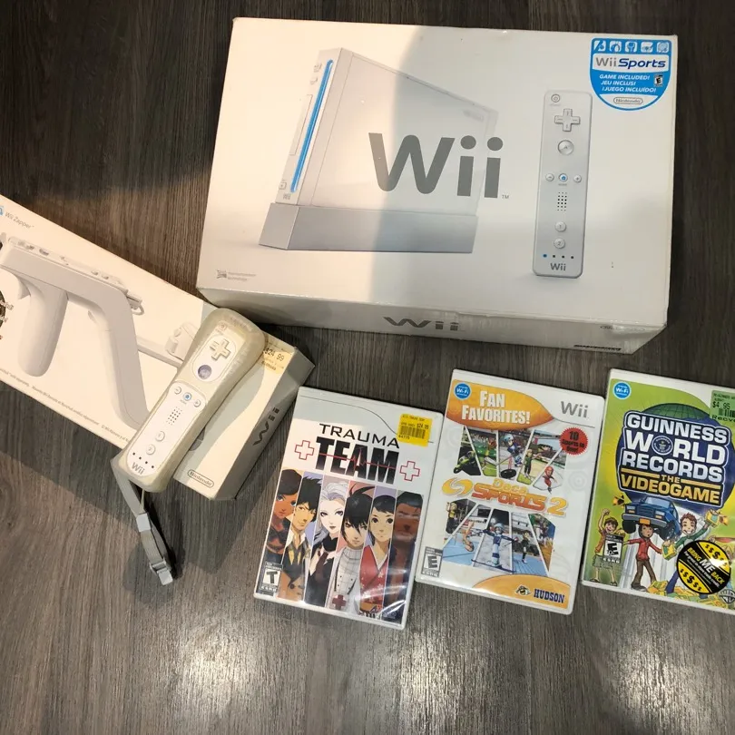 Nintendo Wii + Controllers & Games photo 1