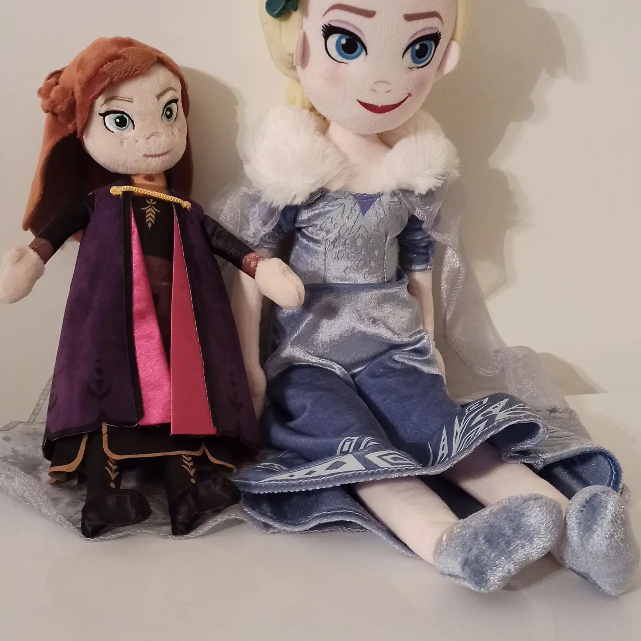 Plush Elsa & Anna doll, EUC photo 1