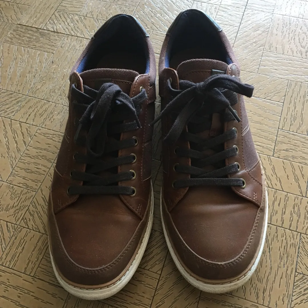 Casual Sneakers Size 8 photo 1