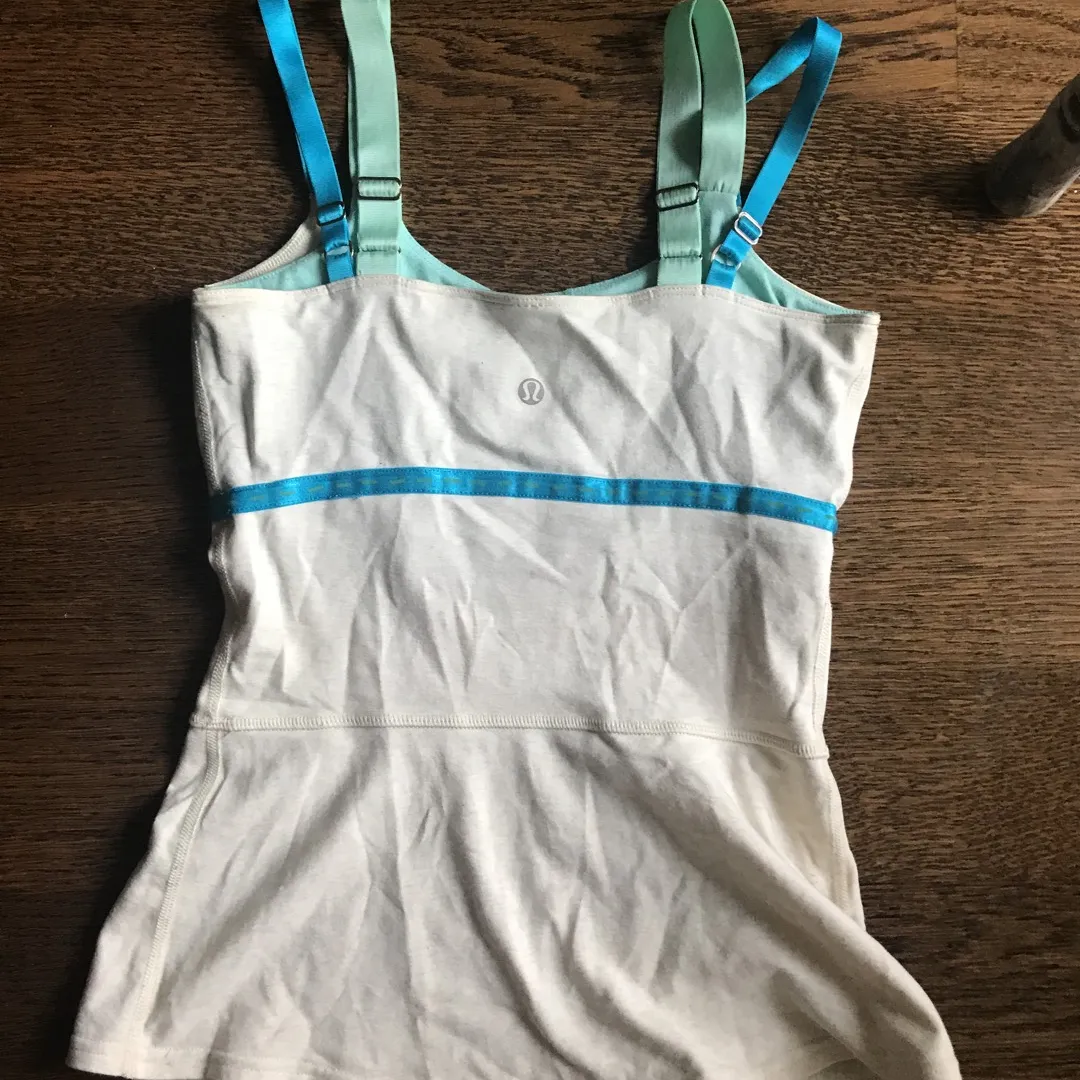 Lululemon Work Out Top. Xs photo 3