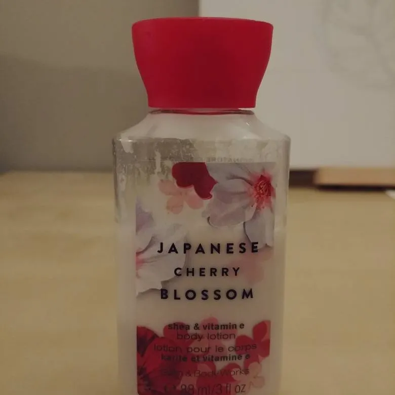 Japanese Cherry Blossom Lotion photo 1