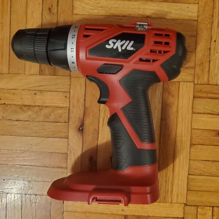 Drill / Skrewdriver 18v photo 1