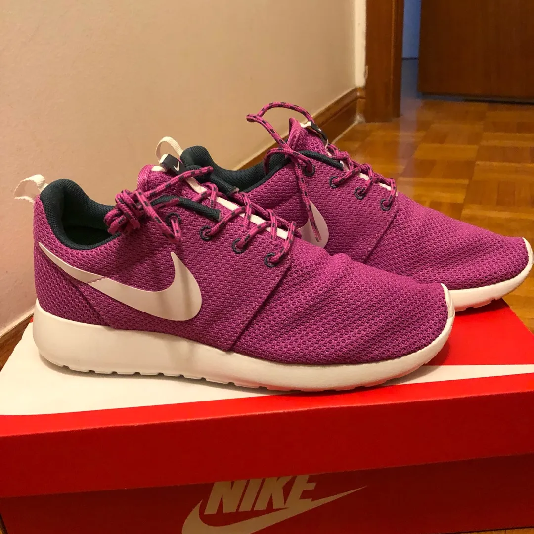 Nike Roshe in Purple/navy (size 7) photo 1
