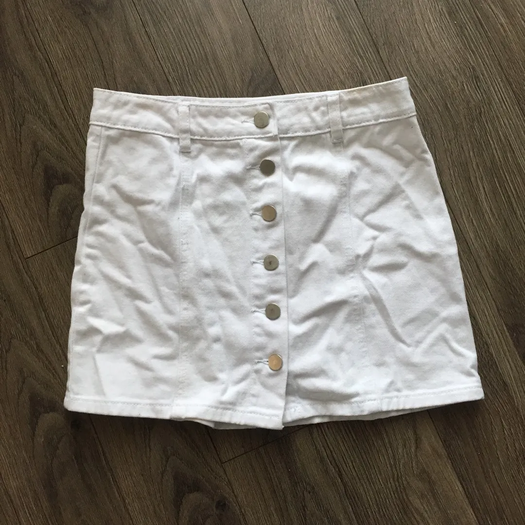 white mini skirt photo 1