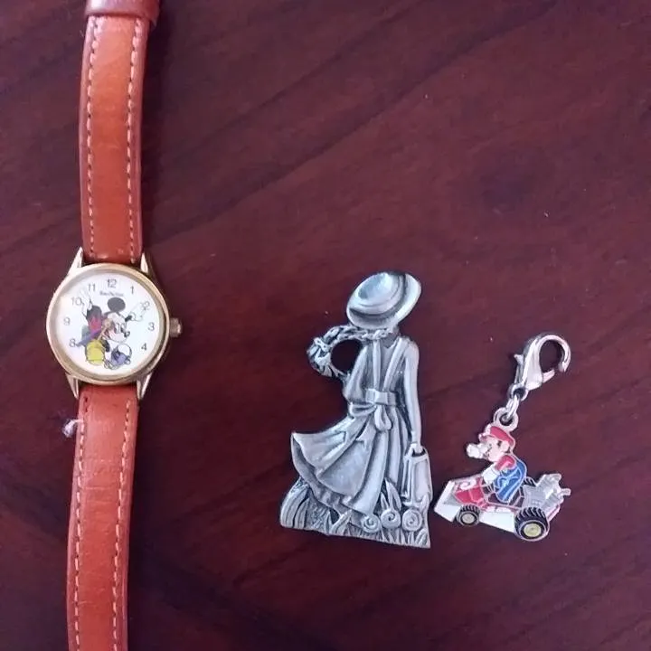 Small Watch And Keychain/Pin photo 1