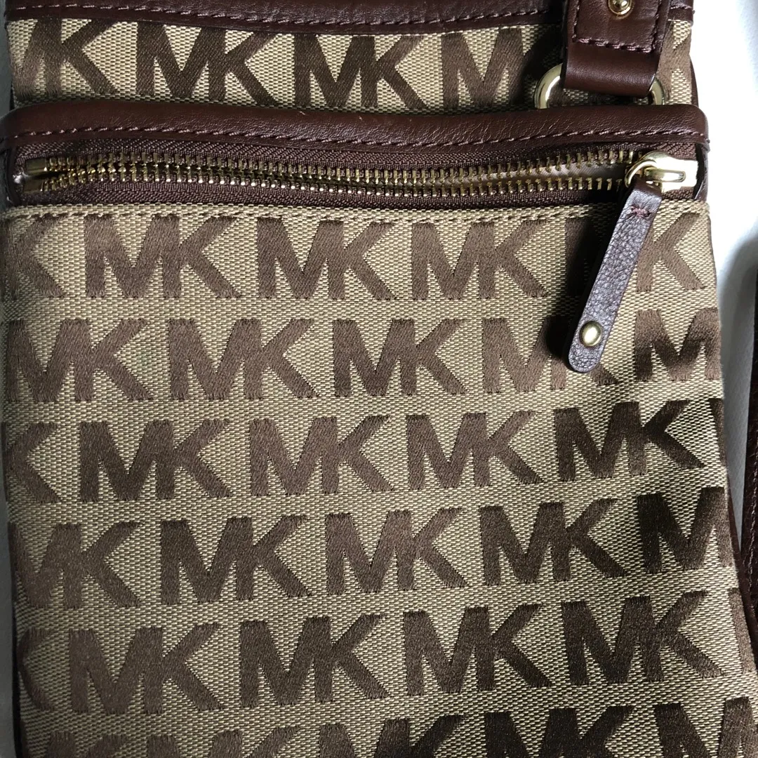 MK purse photo 3