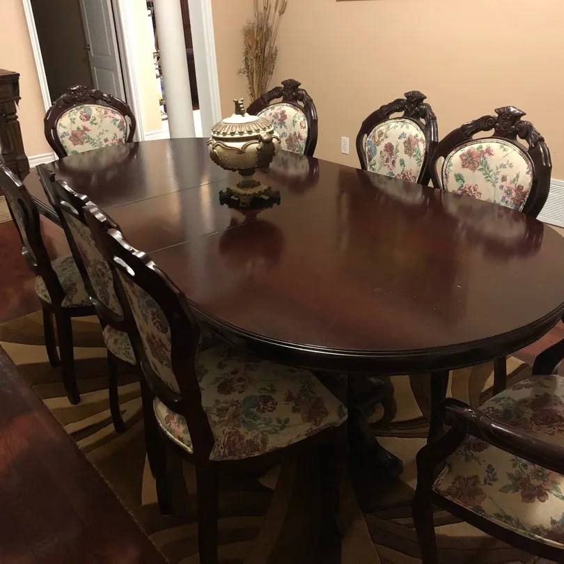 Moving Sale! Dining Table and Chairs photo 1