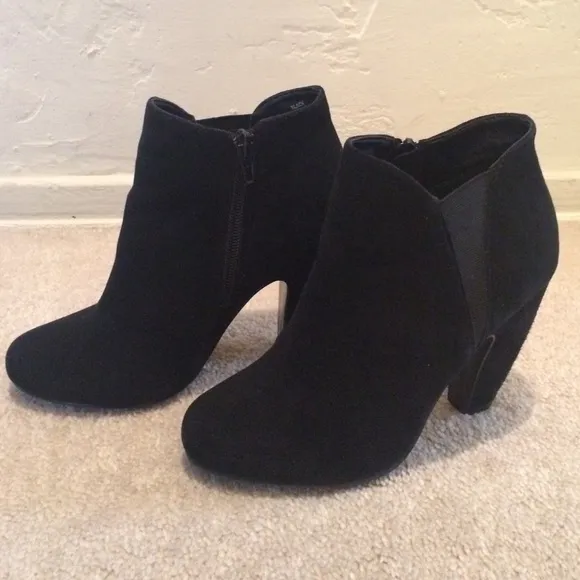 Steve Madden black suede booties - size 10 photo 1