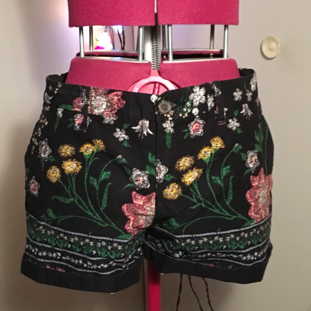 Old Navy Floral Shorts Size 8 photo 3