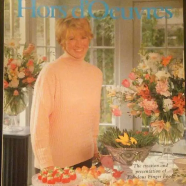 "Martha Stewart's Hors D'oeuvres" Cookbook photo 1