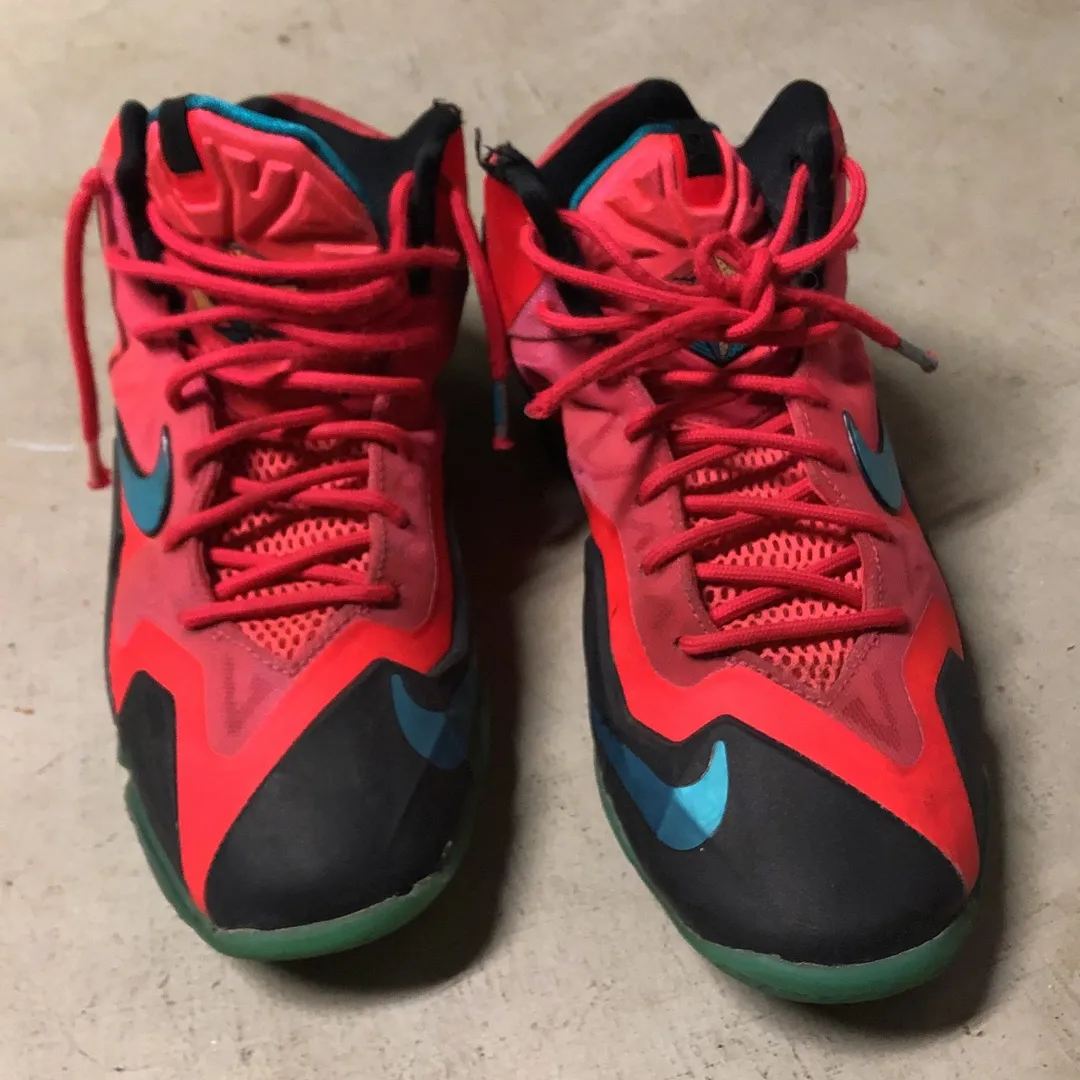 Nike LeBron James Shoes Size 6 photo 5