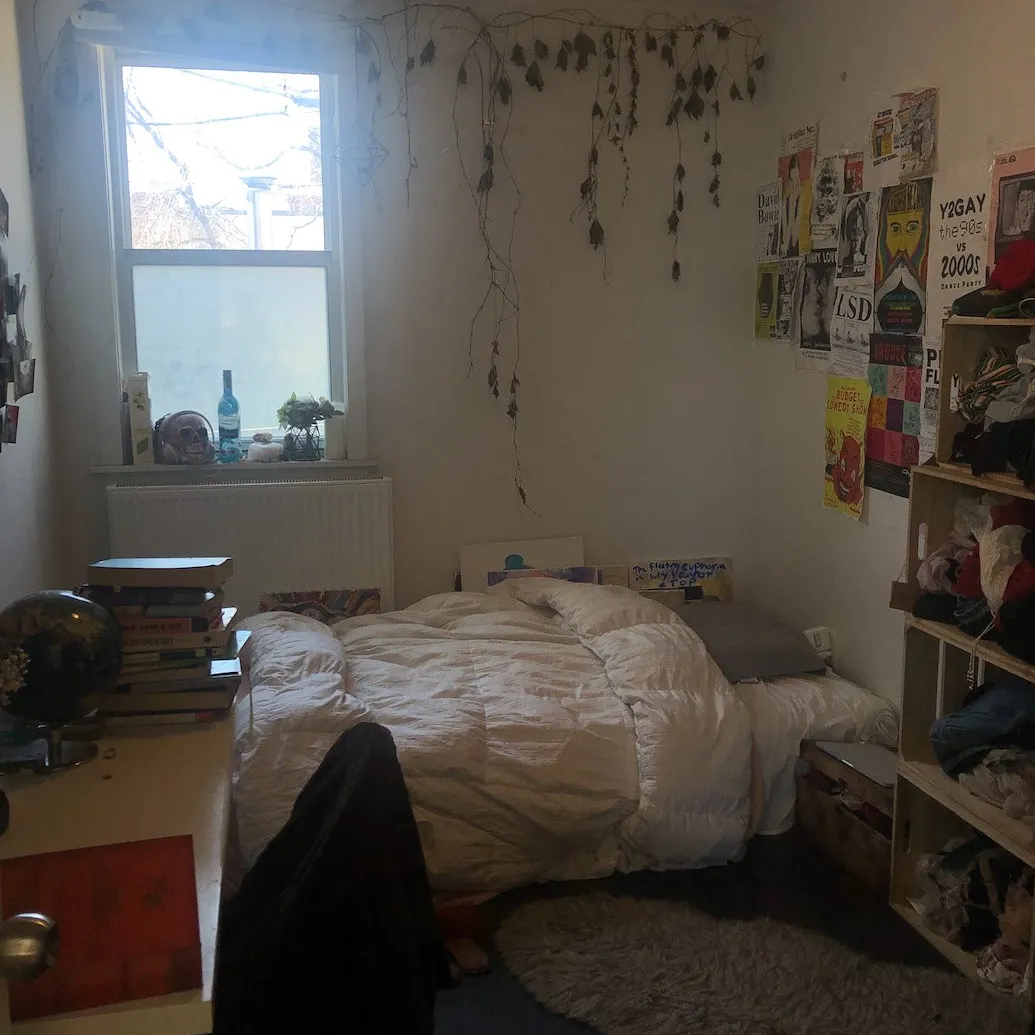 Room for Rent right off Bloor St W, Heart of the Annex photo 3