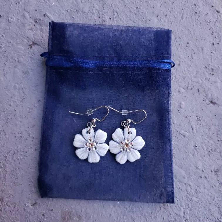 White Handmade Clay Flower Earrings photo 3