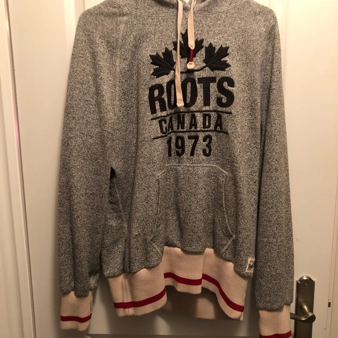 Roots Canada Sweater photo 1