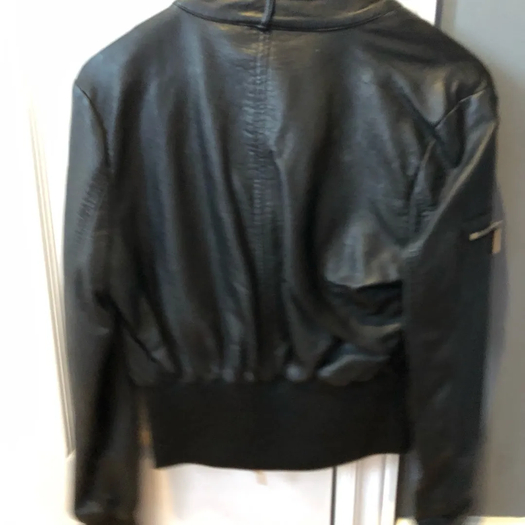 Motogear Black Leather Women’s Jacket photo 4