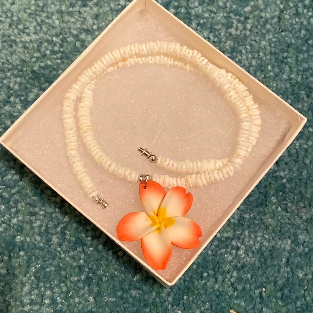 Necklace From Hawaii photo 1