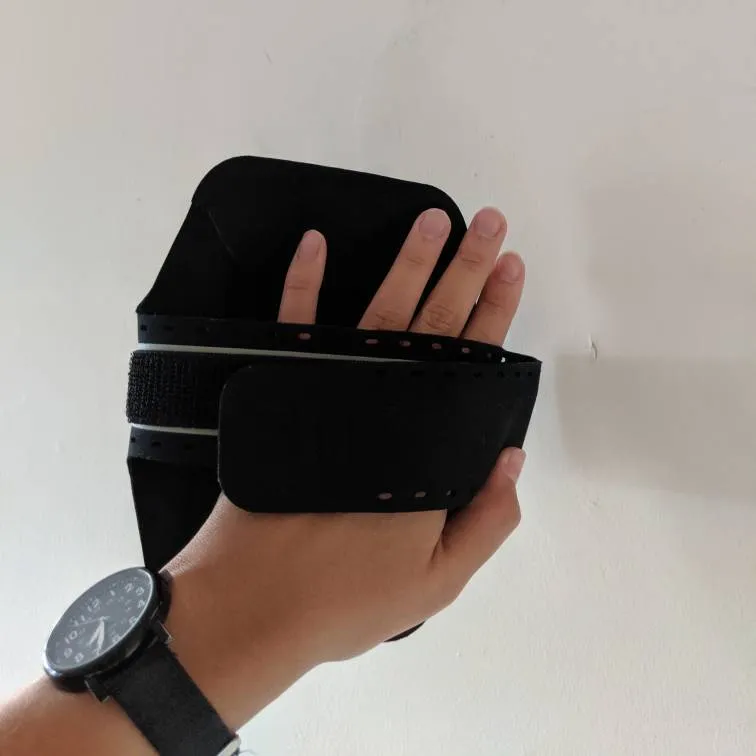 Phone Armband For Running/Activities photo 3