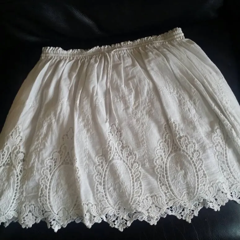 Embroidered White Skirt w POCKETS M photo 1