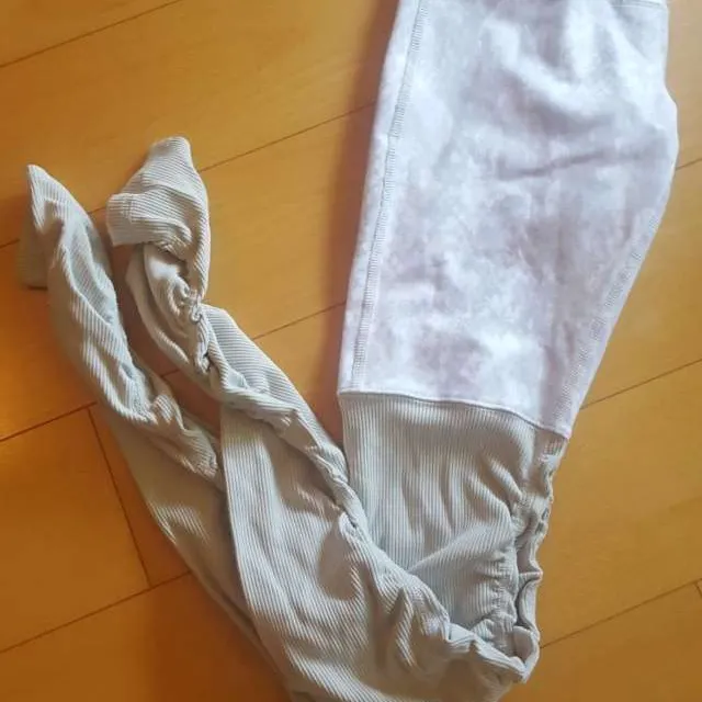 Alo Yoga Pants (Size Small) photo 1