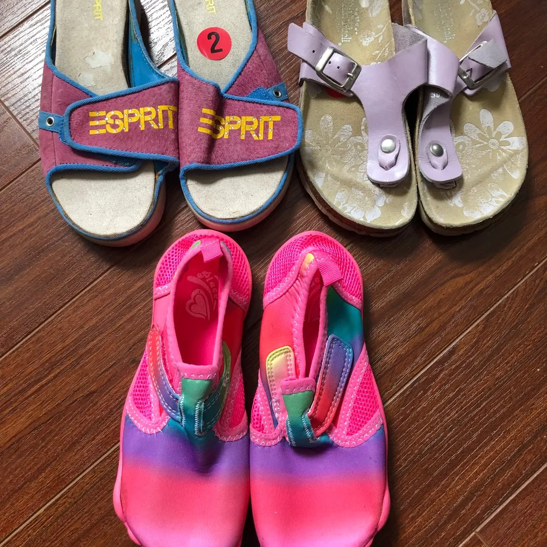 Girl’s Size 2-3 Summer Shoes photo 1
