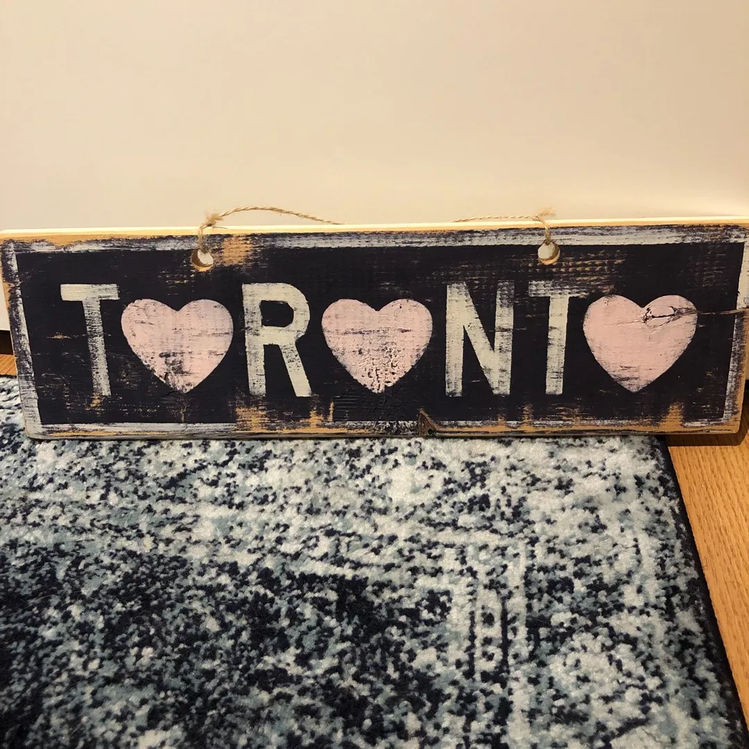 Toronto Sign From Brandy Melville photo 1