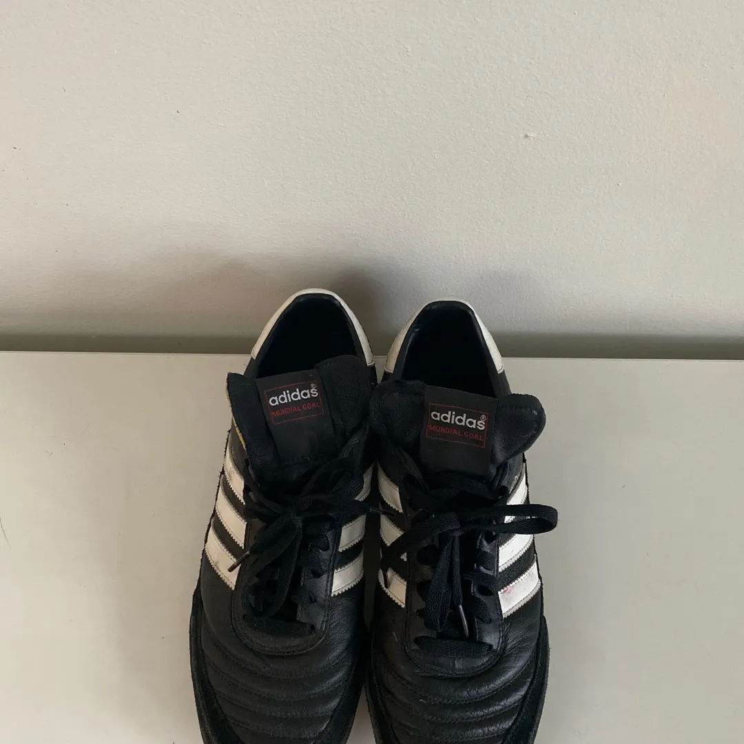 Adidas Mundial Goal Men’s Indoor Soccer Shoes photo 1