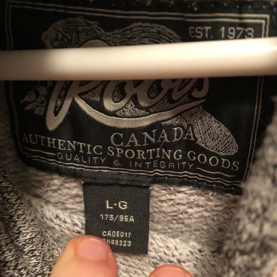 Roots Canada Sweater photo 4