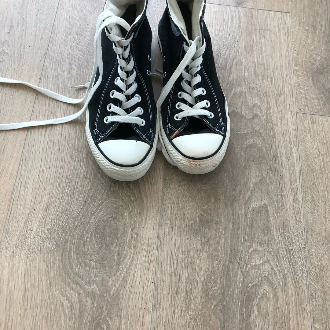 Converse Shoes Women’s Sz 8.5 photo 1