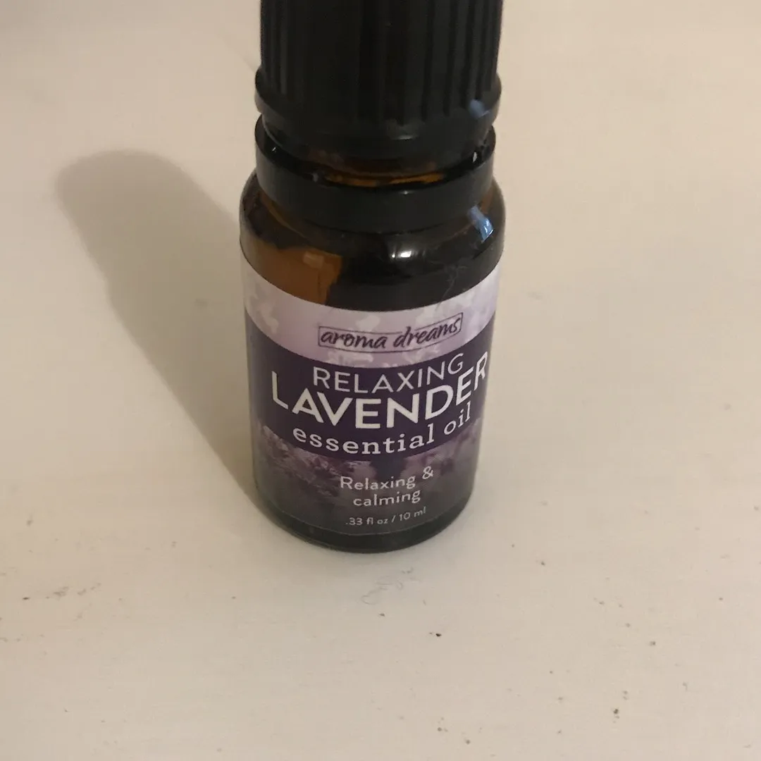 Lavender essential oil photo 1