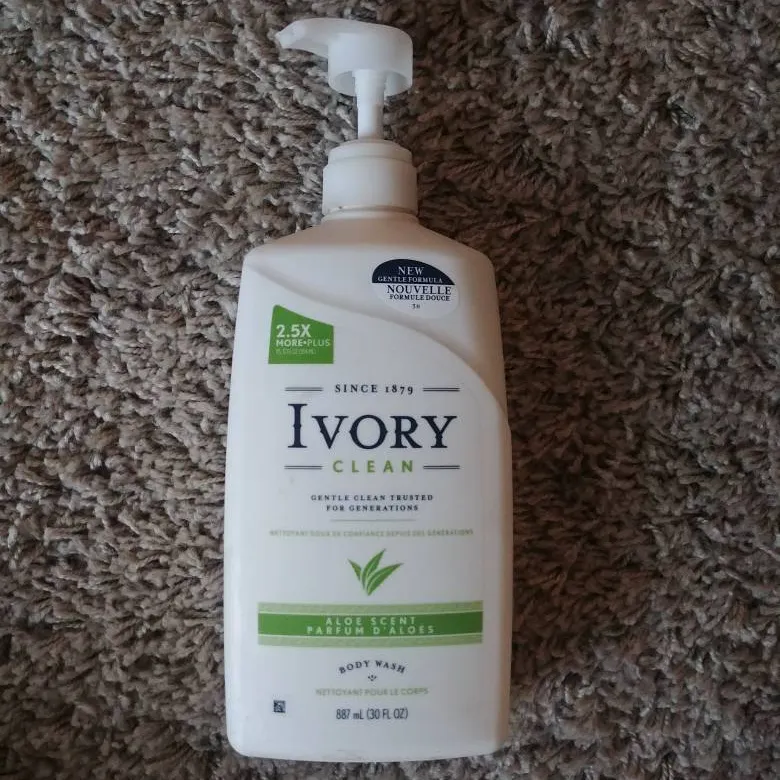 Ivory Aloe Body Wash photo 1