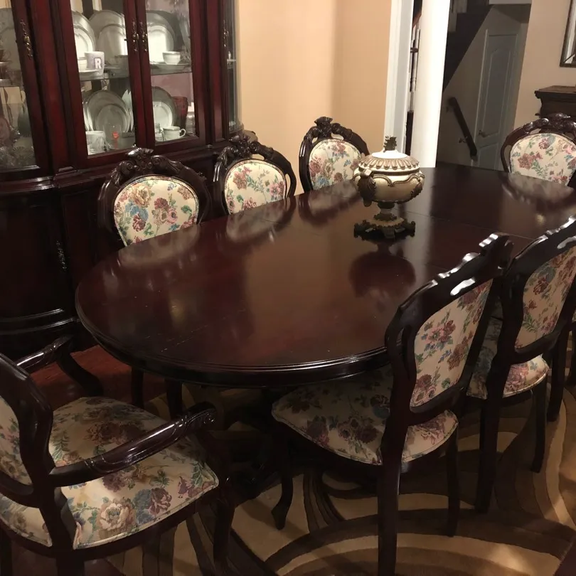 Moving Sale! Dining Table and Chairs photo 3