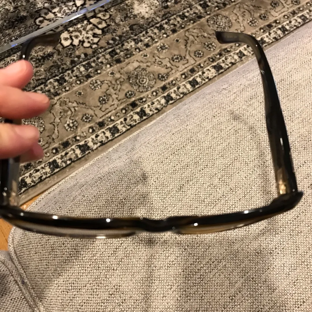 Gucci Frames. Hardly Been Worn. Excellent Condition! photo 6