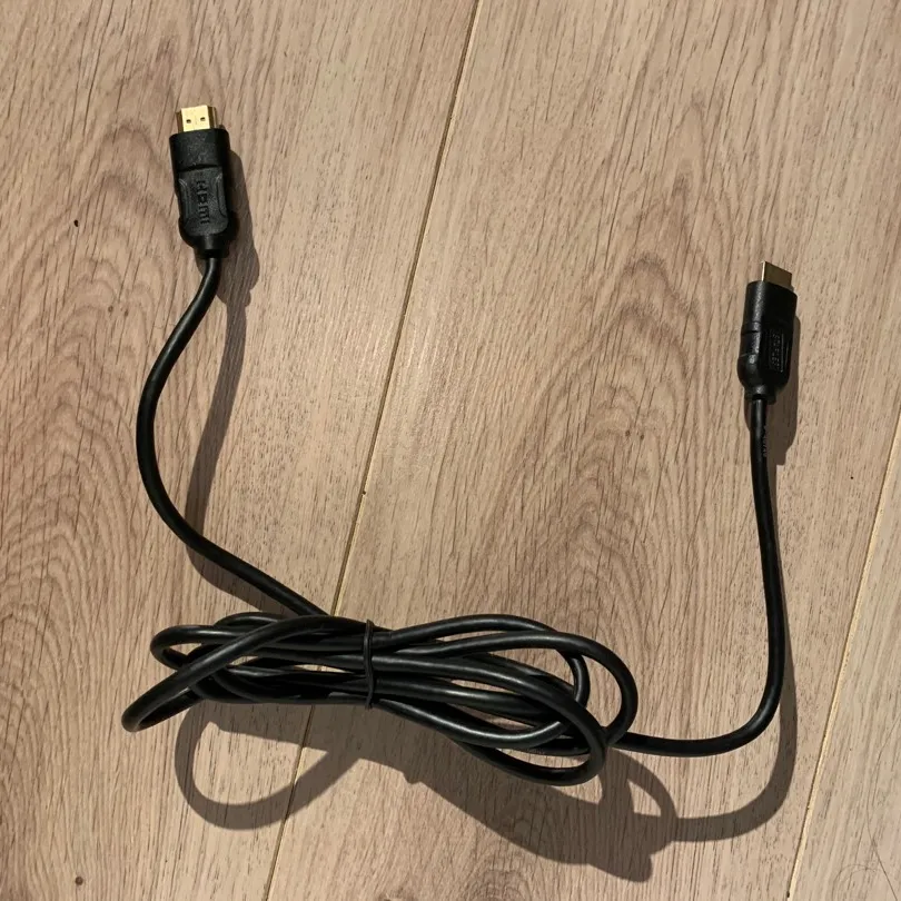 Medium HDMI Cord photo 1