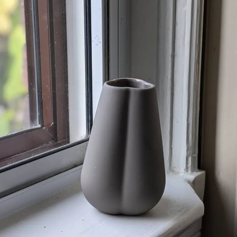 2 Grey Vases photo 1