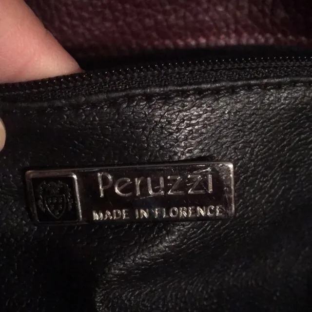 Beautiful burgundy Leather Peruzzi Handbag photo 3