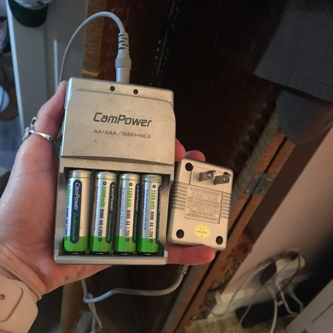 battery charger photo 1