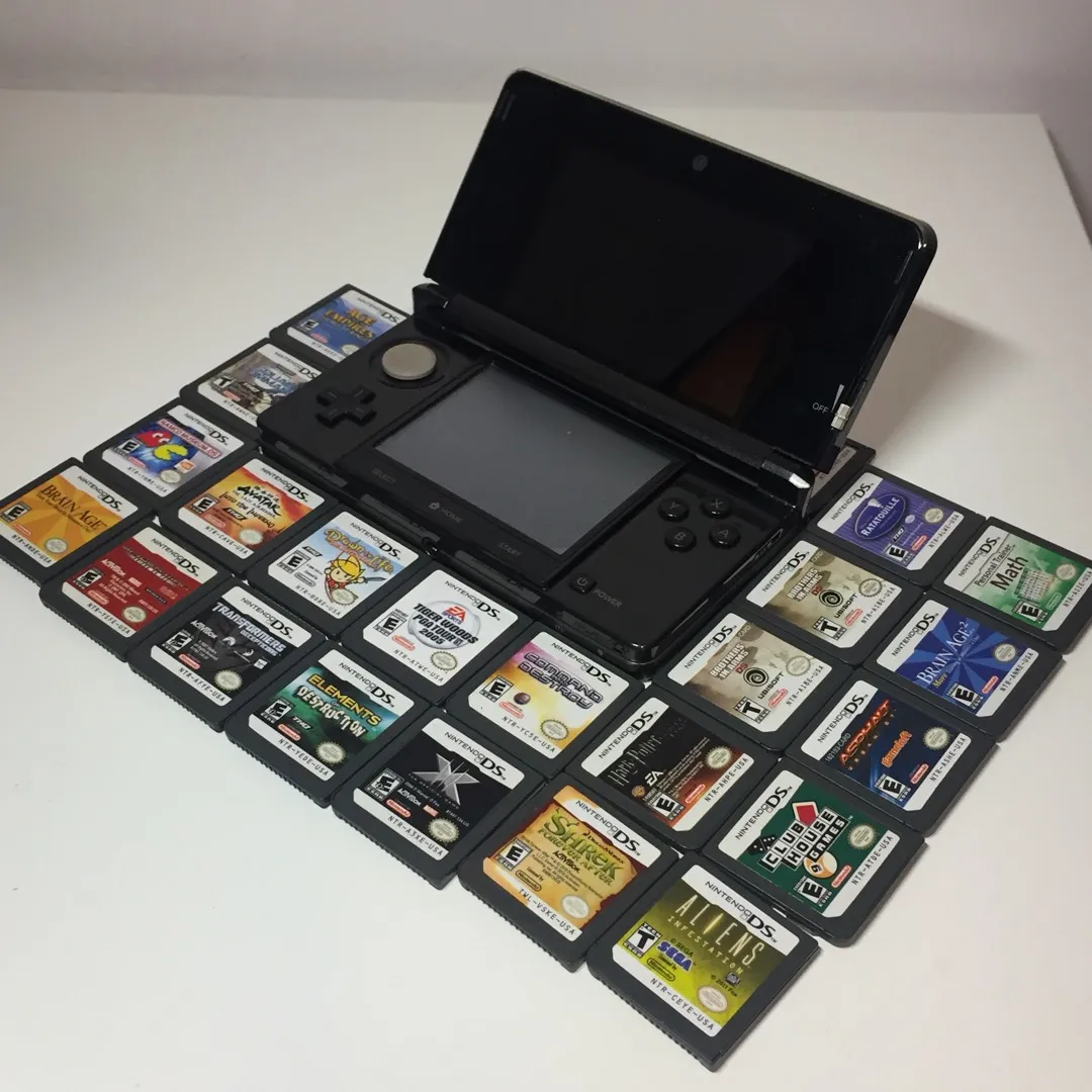 NINTENDO DS AND HELLA GAMES photo 1